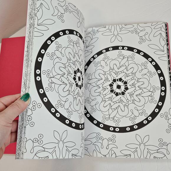 Art of Coloring Disney Princess: 100 Images to Inspire Creativity and Relaxation - Picture 6 of 9